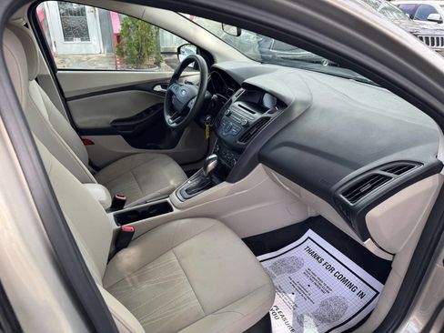 Used 2015 Ford Focus SE FWD image 16