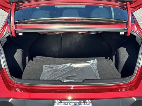 New 2025 Hyundai Elantra Limited image 18