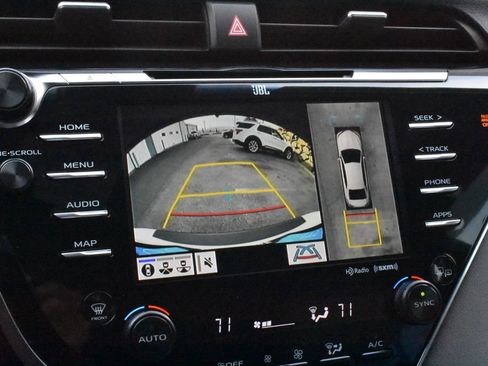 Used 2018 Toyota Camry XSE image 19