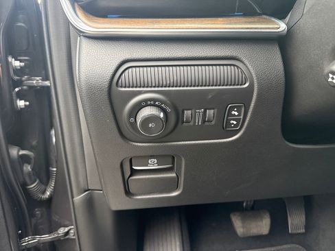 Used 2025 Jeep Grand Wagoneer 4WD image 13