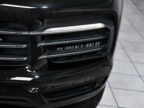 Used 2022 Porsche Cayenne Platinum Edition image 75