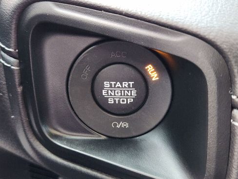 Used 2025 Jeep Wrangler Unlimited Rubicon image 26