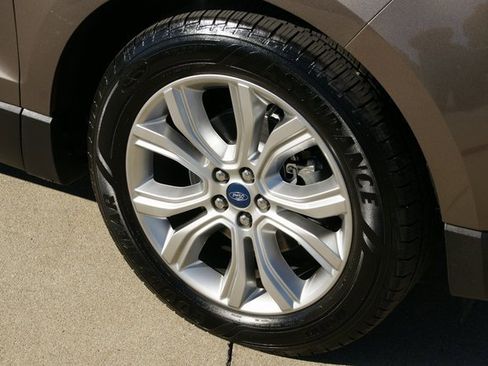 Used 2019 Ford Edge Titanium image 8