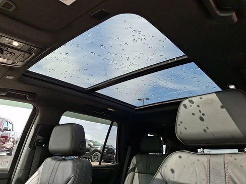 Used 2022 Chevrolet Tahoe RST w/ Luxury Package image 17