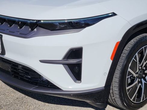 Used 2025 Jeep Wagoneer S Limited image 8