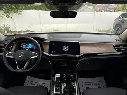 Used 2025 Volkswagen Atlas SE FWD image 14