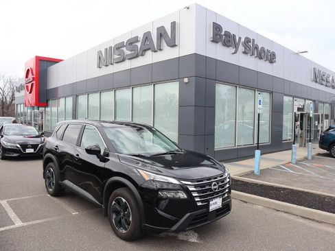 Certified 2025 Nissan Rogue SV AWD/4WD image 1