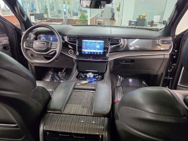 Used 2022 Jeep Wagoneer Series III w/ Premium Group I AWD/4WD image 16