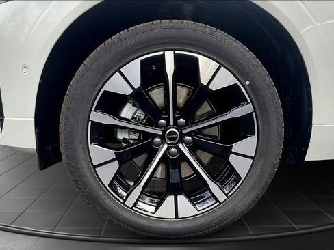New 2026 Volvo XC60 B5 Ultra w/ Climate Package image 14