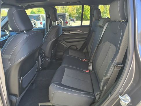 New 2025 Jeep Grand Cherokee Laredo X w/ Luxury Tech Group I image 13