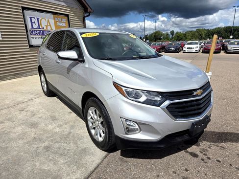 Used 2020 Chevrolet Equinox LT w/ Driver Convenience Package image 3
