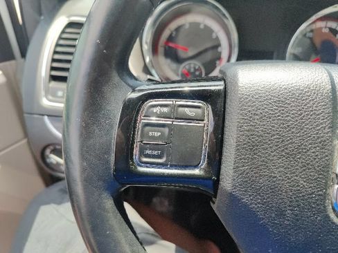 Used 2016 Dodge Grand Caravan SXT FWD image 17