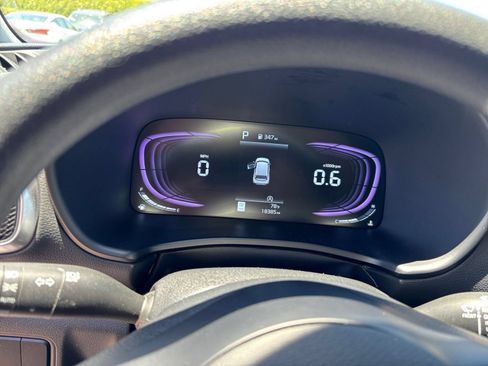 Used 2025 Kia Soul LX w/ LX Technology Package FWD image 38