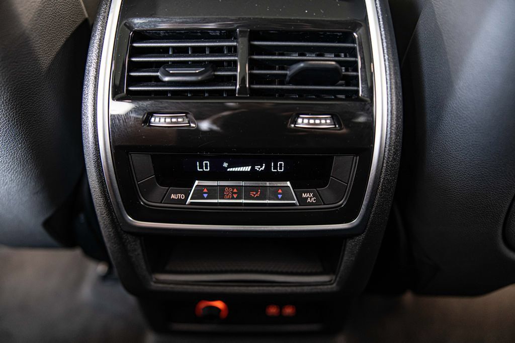 Used 2026 BMW X7 xDrive40i w/ M Sport Package AWD/4WD image 36
