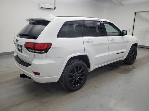 Used 2017 Jeep Grand Cherokee Altitude AWD/4WD image 10
