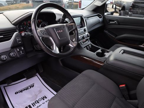 Used 2017 GMC Yukon XL SLE w/ SLE Value Package image 12