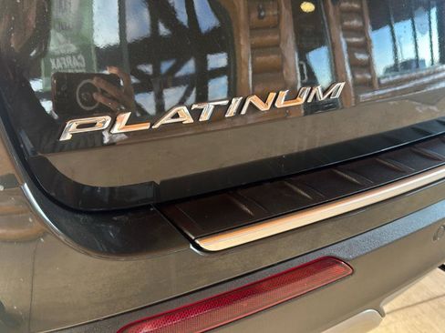 Used 2022 Ford Explorer Platinum w/ Technology Package image 24