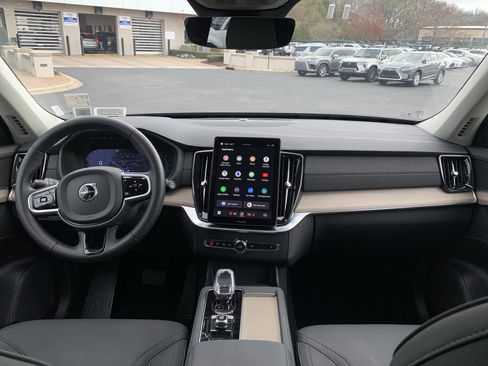 Used 2025 Volvo XC90 B6 Plus image 30