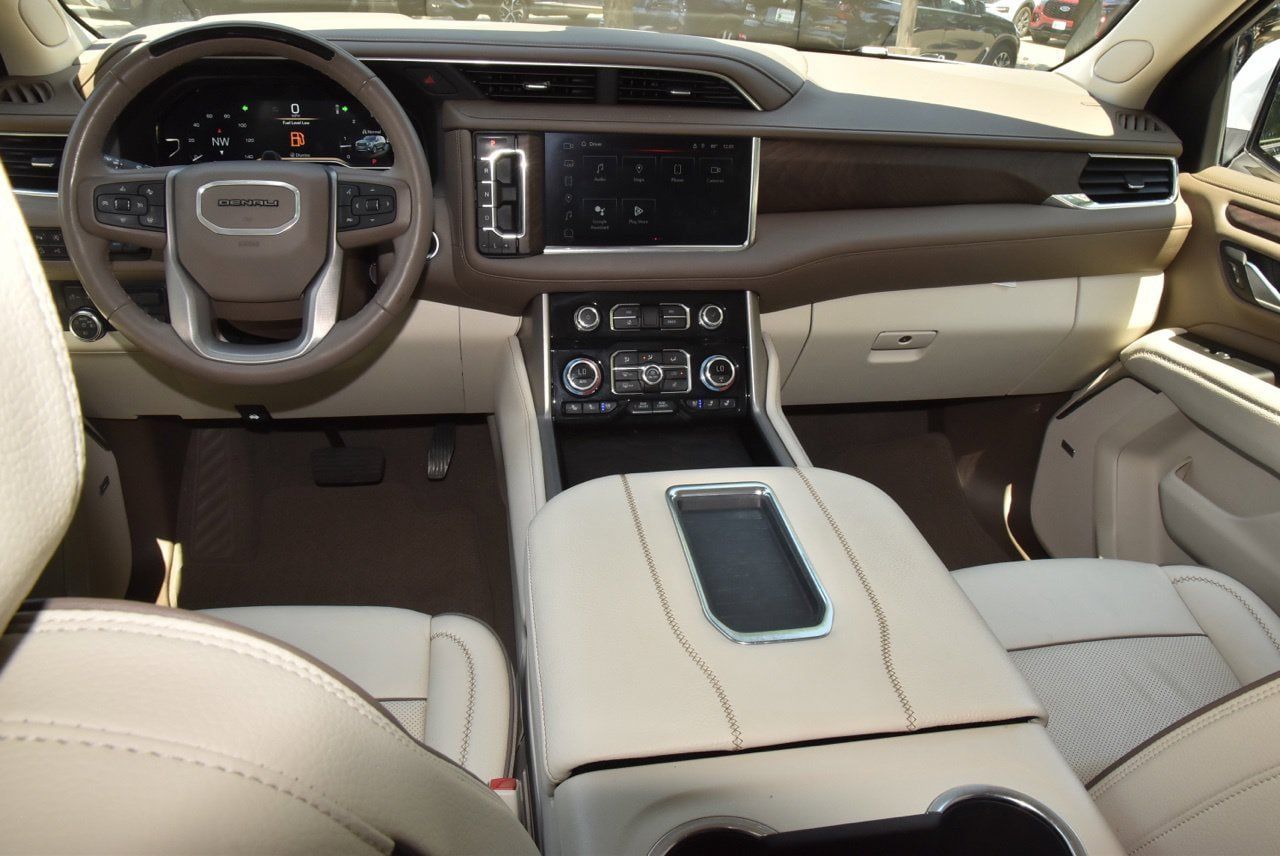Used 2024 GMC Yukon XL Denali w/ Advanced Technology Package AWD/4WD image 10