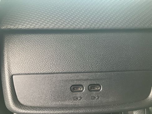 Used 2026 Chevrolet Equinox LT w/ Safety and Technology Package FWD image 32