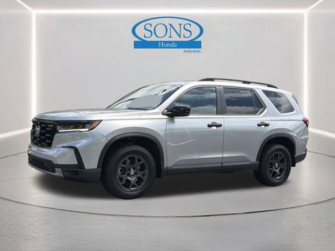 Certified 2025 Honda Pilot TrailSport image 22