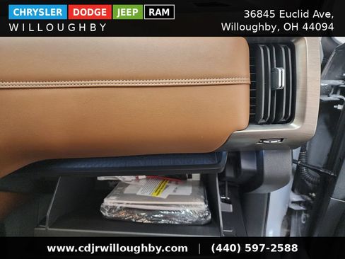Used 2025 Nissan Pathfinder Platinum AWD/4WD image 41