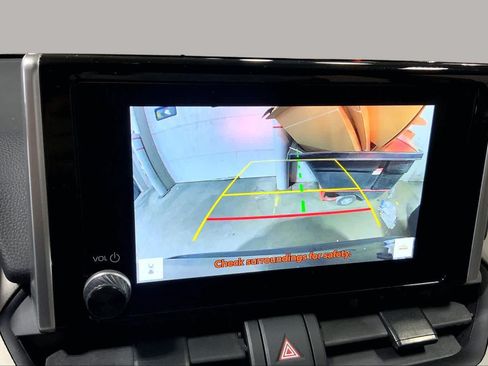 Used 2025 Toyota RAV4 XLE AWD/4WD image 27