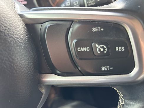Used 2019 Jeep Wrangler Unlimited Sahara w/ Dual Top Group AWD/4WD image 29
