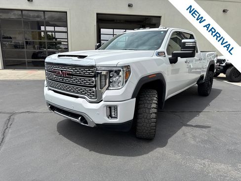 Used 2022 GMC Sierra 3500 Denali w/ Technology Package AWD/4WD image 3
