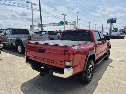 Used 2019 Toyota Tacoma TRD Off-Road AWD/4WD image 12