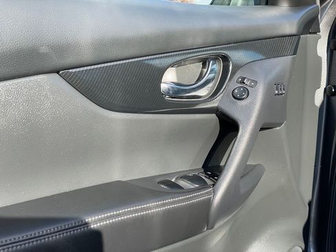 Certified 2019 Nissan Rogue SL w/ Premium Package image 12