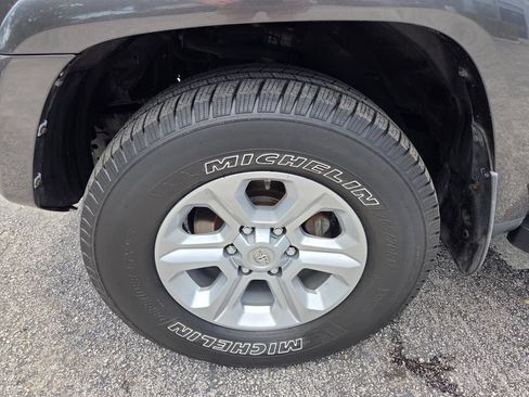 Used 2016 Toyota 4Runner SR5 AWD/4WD image 19