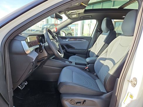 New 2026 Volkswagen Tiguan SE R-Line image 11