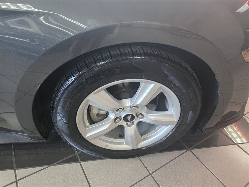 Used 2019 Ford Mustang Convertible RWD image 33