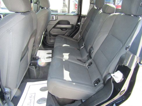 Used 2023 Jeep Gladiator Overland AWD/4WD image 15