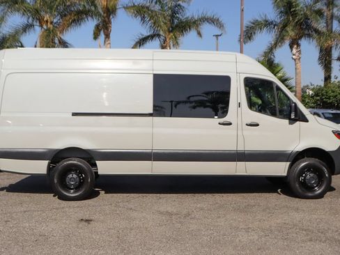Used 2022 Mercedes-Benz Sprinter 2500 image 11