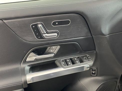 Used 2026 Mercedes-Benz GLB 250 4MATIC image 22