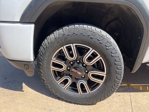 Used 2022 GMC Sierra 2500 AT4 w/ AT4 Preferred Package image 17