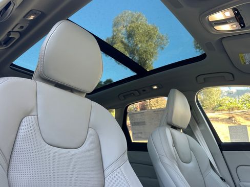 New 2026 Volvo XC60 B5 Ultra w/ Climate Package AWD/4WD image 13