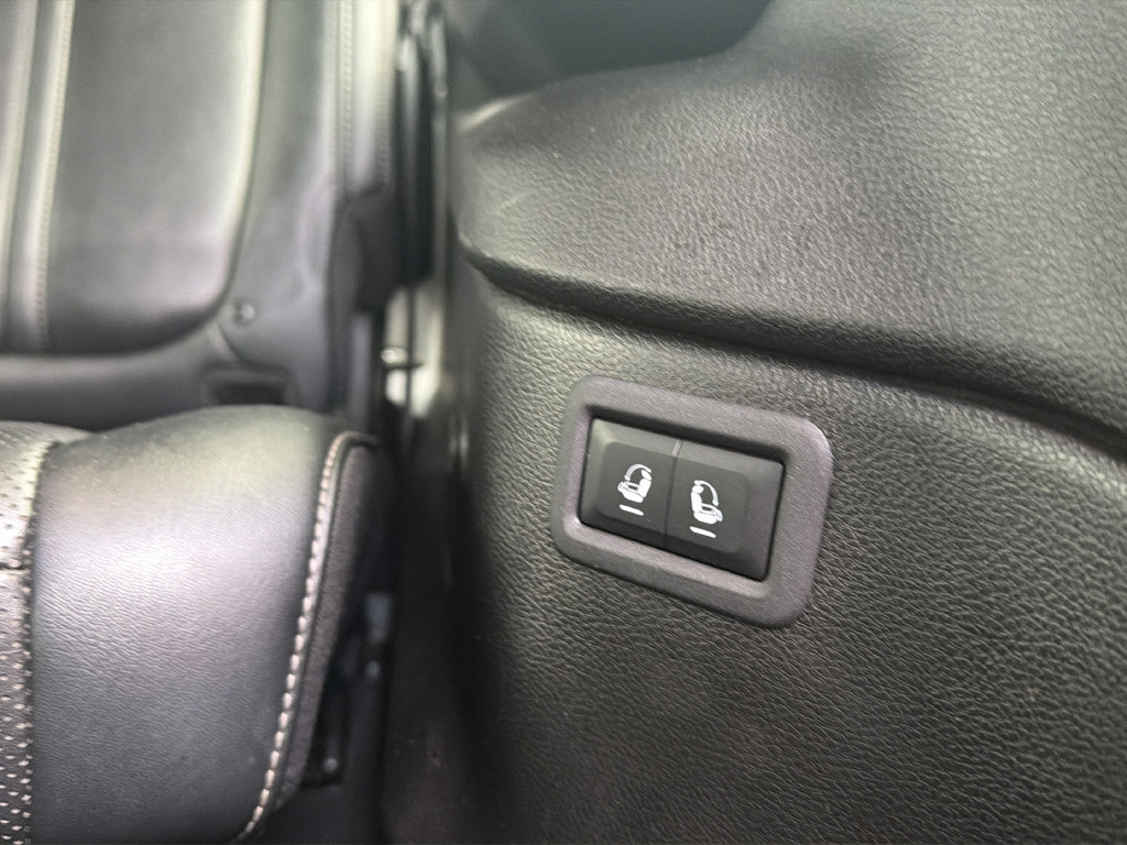 Used 2024 Jeep Wagoneer L Series III AWD/4WD image 16