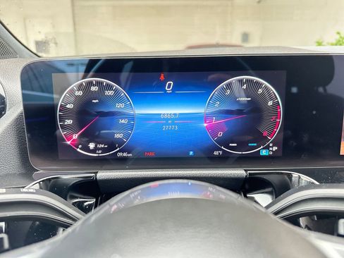 Used 2025 Mercedes-Benz GLA 250 4MATIC image 40