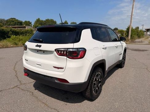 Used 2025 Jeep Compass Trailhawk AWD/4WD image 6