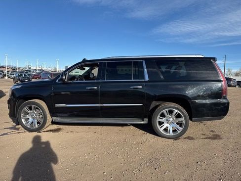 Used 2015 Cadillac Escalade ESV Luxury image 2