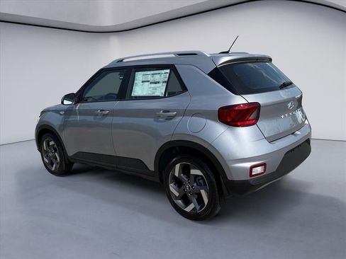 New 2026 Hyundai Venue SEL FWD image 3