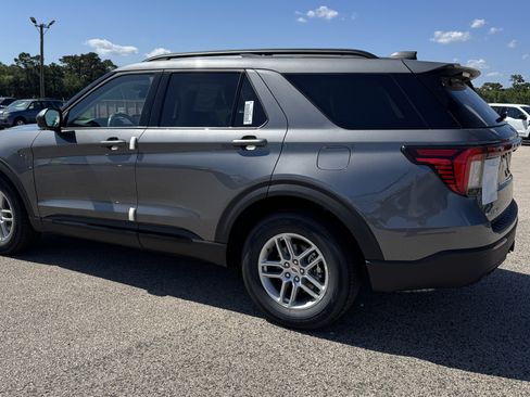 New 2026 Ford Explorer Active RWD image 5