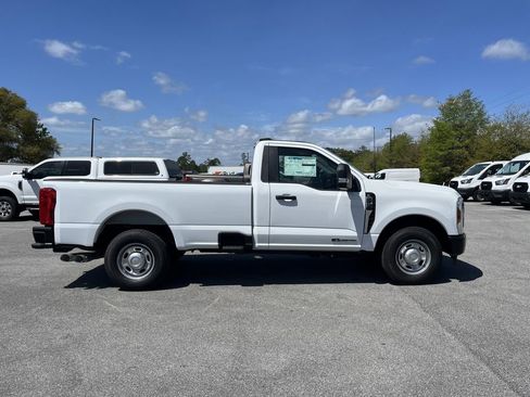 New 2025 Ford F250 XL w/ F-250 >10K GVWR Package RWD image 4
