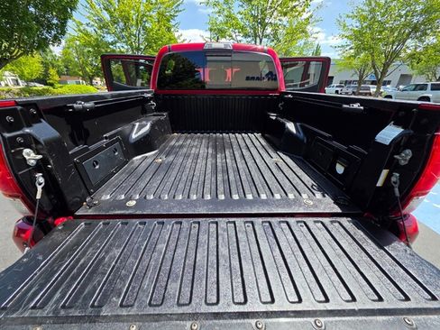 Used 2018 Toyota Tacoma TRD Off-Road w/ Technology Package AWD/4WD image 48