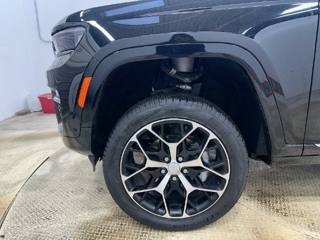 Used 2025 Jeep Grand Cherokee Summit AWD/4WD image 27