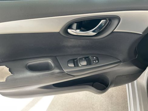 Used 2016 Nissan Sentra S image 13