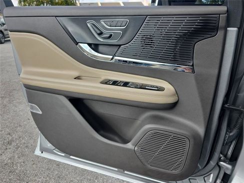 Used 2022 Lincoln Corsair FWD w/ Premium Package image 21